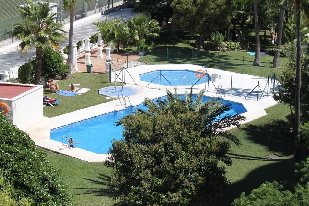 Apartamentos Jardines Del Gamonal Малага Экстерьер фото